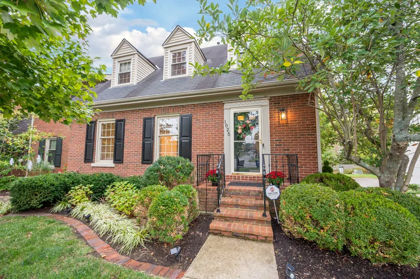 1025 Chinoe Road, Lexington, KY 40502 — primary photo