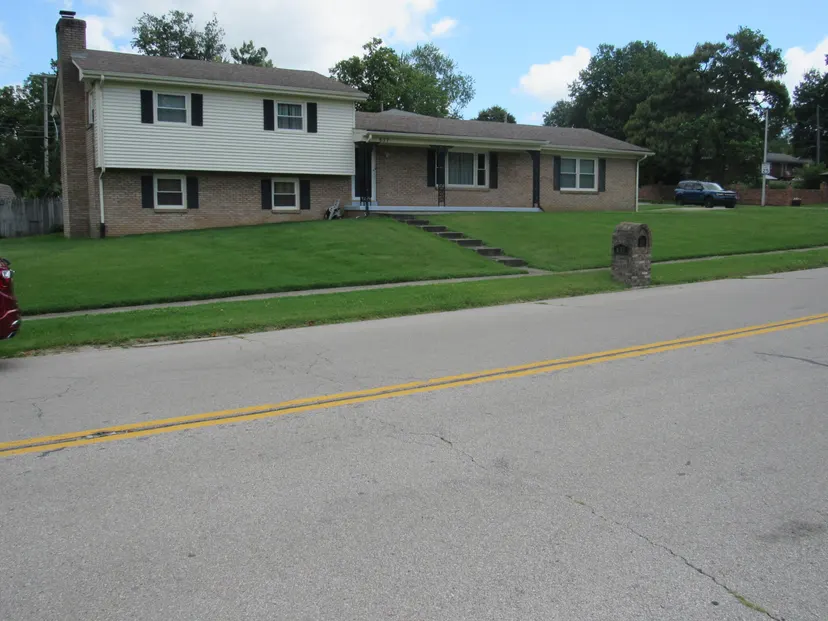 637 Cromwell Way, Lexington, KY 40503 — primary photo
