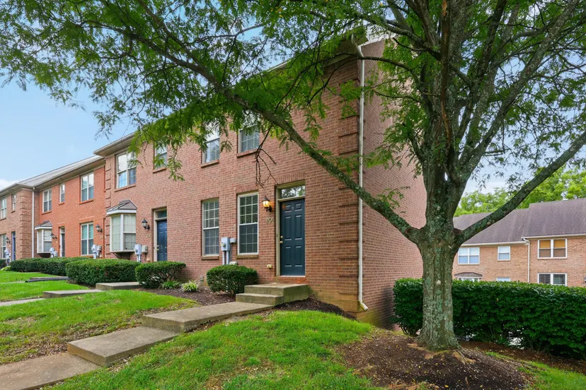 1156 Appian Crossing Way 201, Lexington, KY 40517 — primary photo