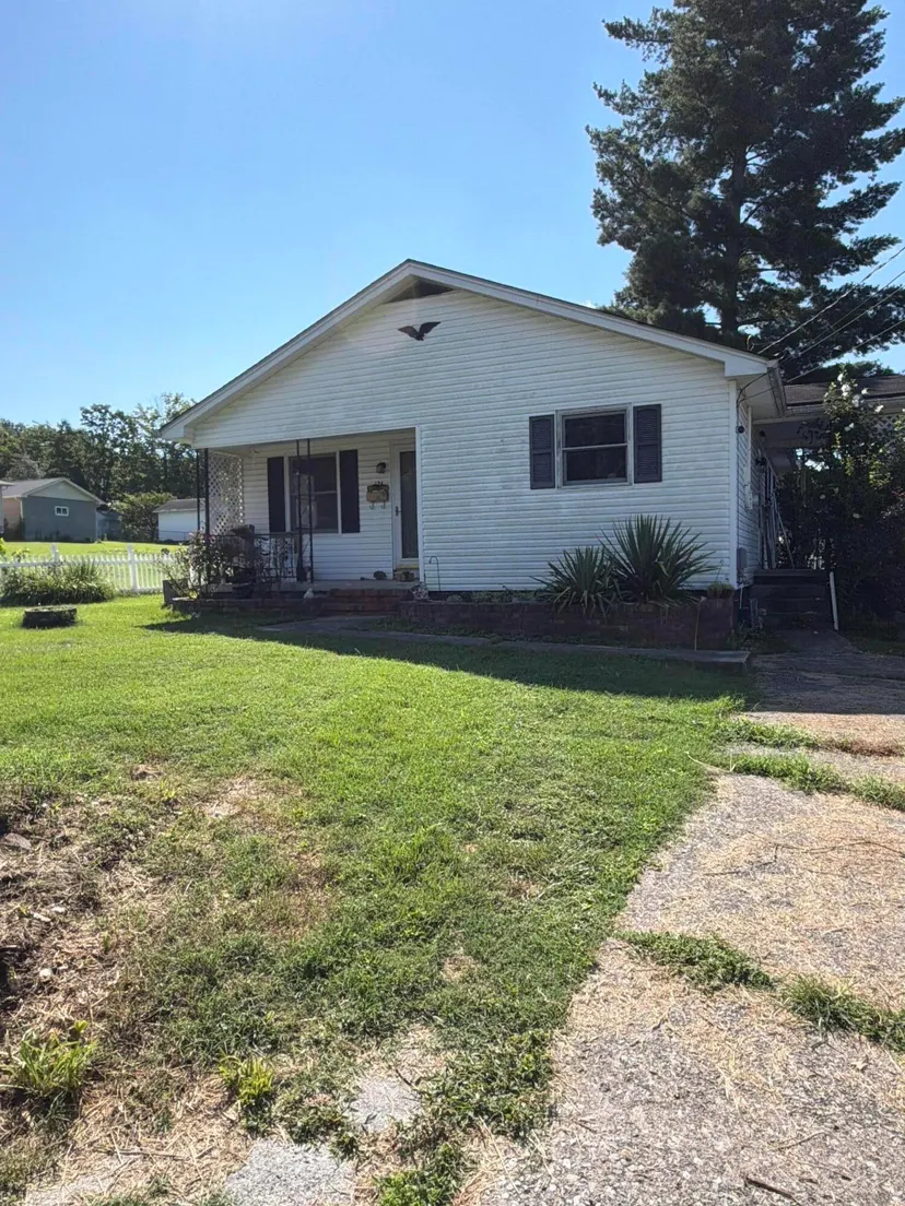 124 Kentucky Avenue, Irvine, KY 40336 — primary photo
