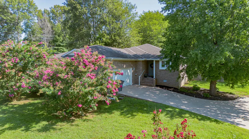 7045 Foxborough Lane, Paducah, KY 42001 — primary photo