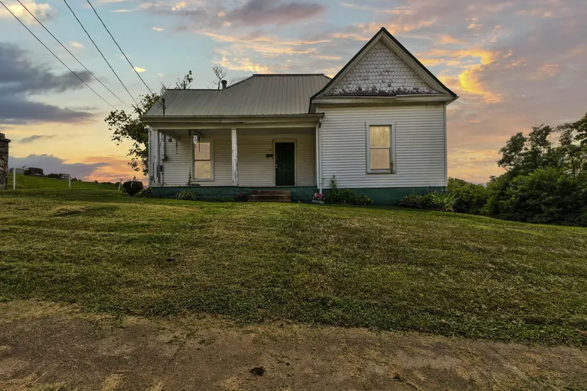 534 E Locust Street, Mt Sterling, KY 40353 — primary photo