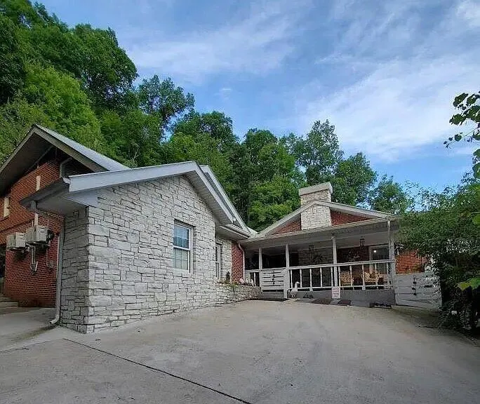 604 U.S. 421, McKee, KY 40447 — primary photo