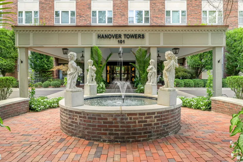 101 S Hanover Avenue 4D, Lexington, KY 40502 — primary photo