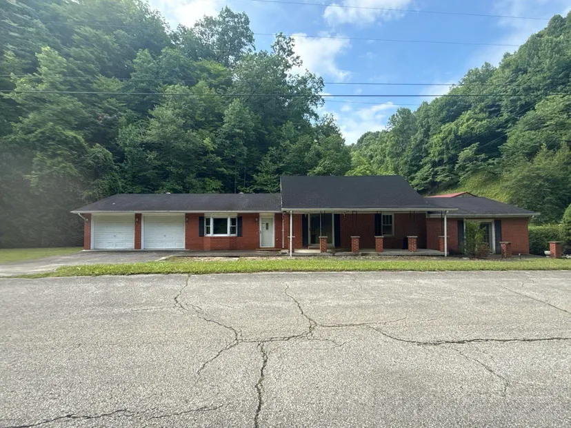 2101 Town Hill Road, Jackson, KY 41339 — primary photo