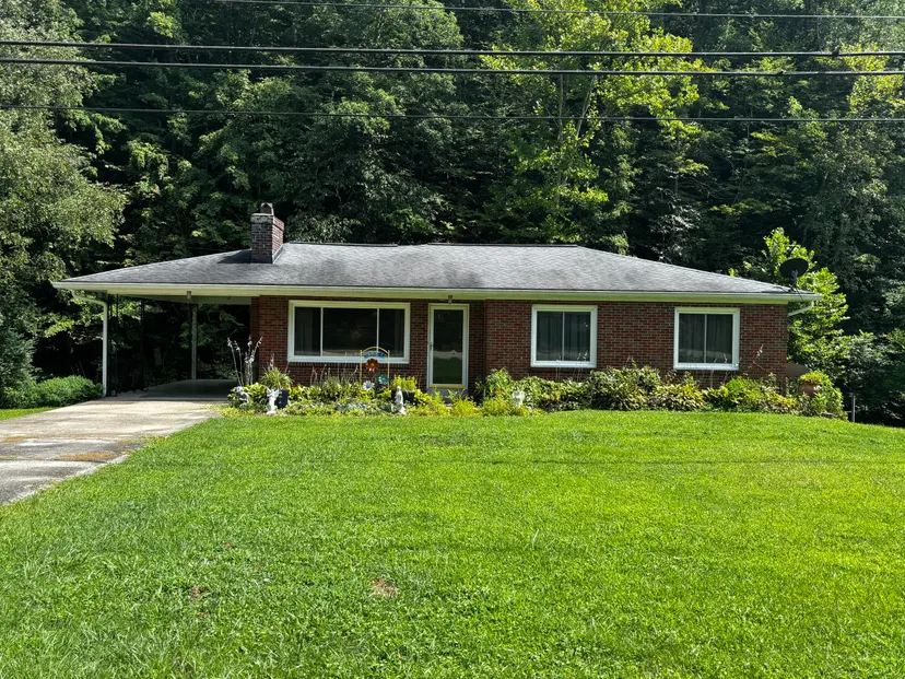 8785 W Kentucky 30, Jackson, KY 41339 — primary photo