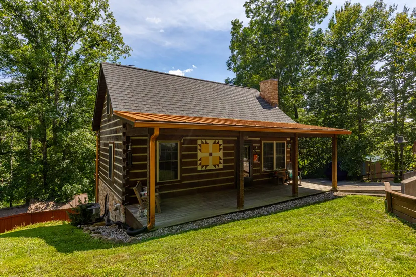 737 Cliffs Edge Road, East Bernstadt, KY 40729 — primary photo