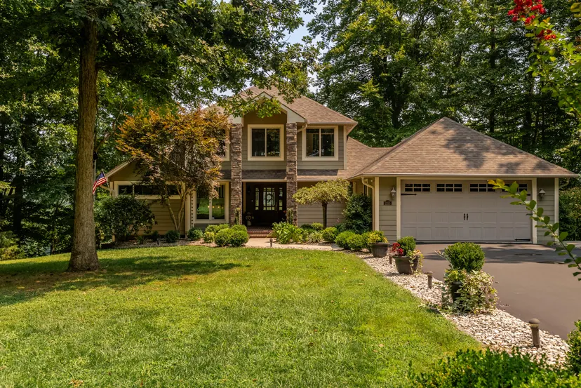 1355 Cliffside Drive, Russell Springs, KY 42642 — primary photo