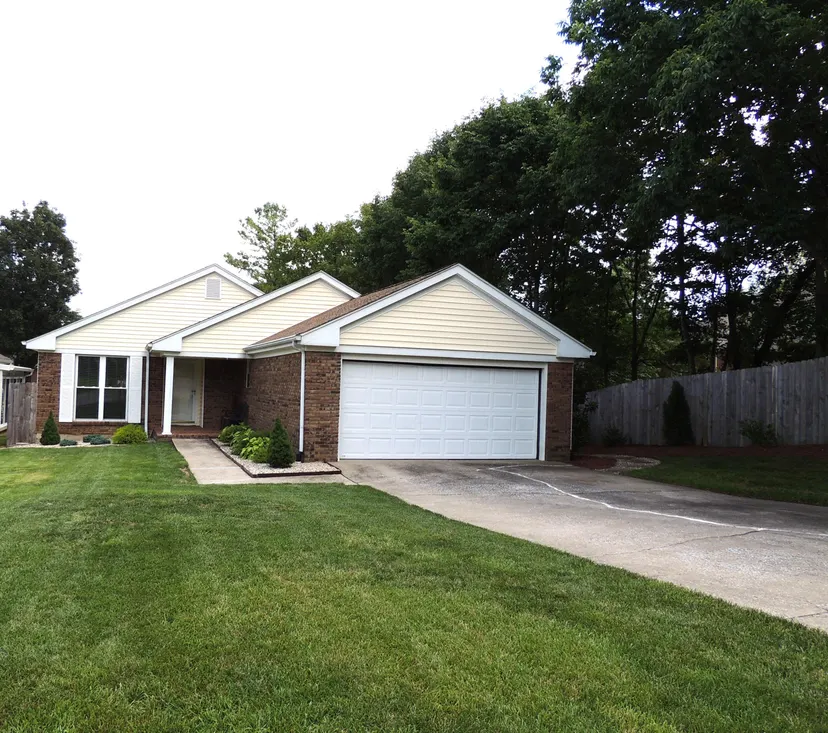 370 Garden Point Drive, Frankfort, KY 40601 — primary photo