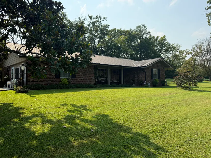 333 Choctaw Trail, Stanford, KY 40484 — primary photo