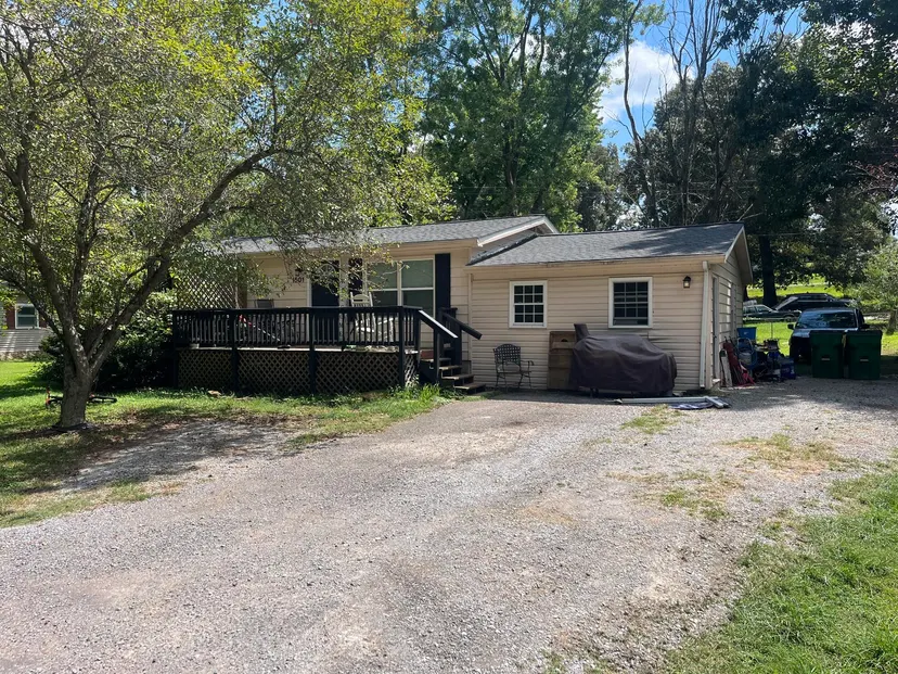 1501 Creekside Drive, Paducah, KY 42003 — primary photo