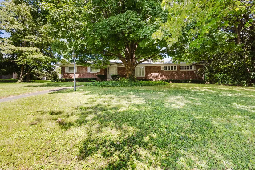 3025 Breckenwood Drive, Lexington, KY 40502 — primary photo