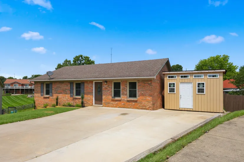 2218 Woodford Drive, Richmond, KY 40475 — primary photo