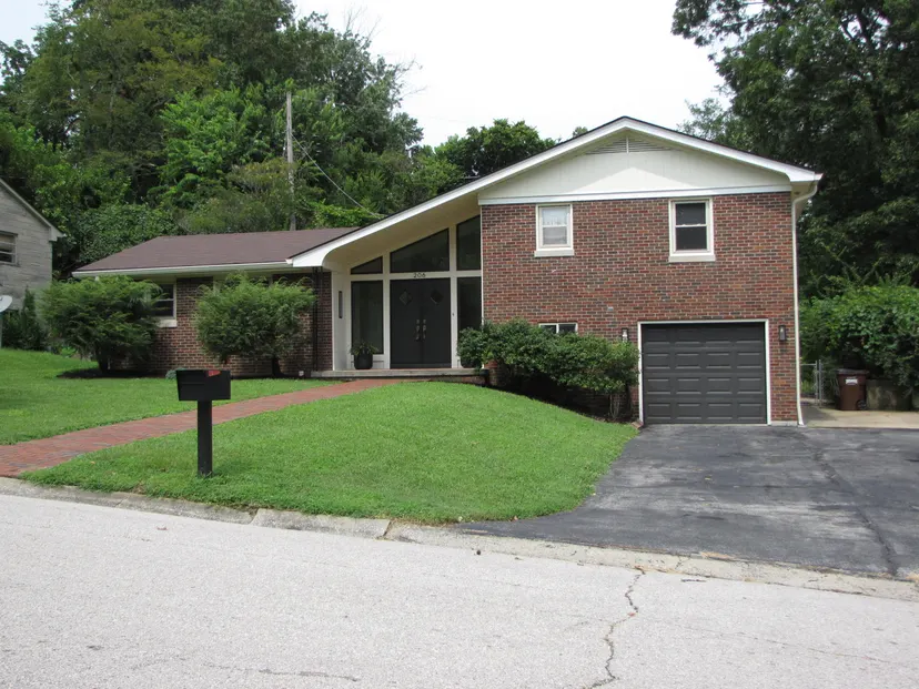 206 Eastway Drive, Richmond, KY 40475 — primary photo