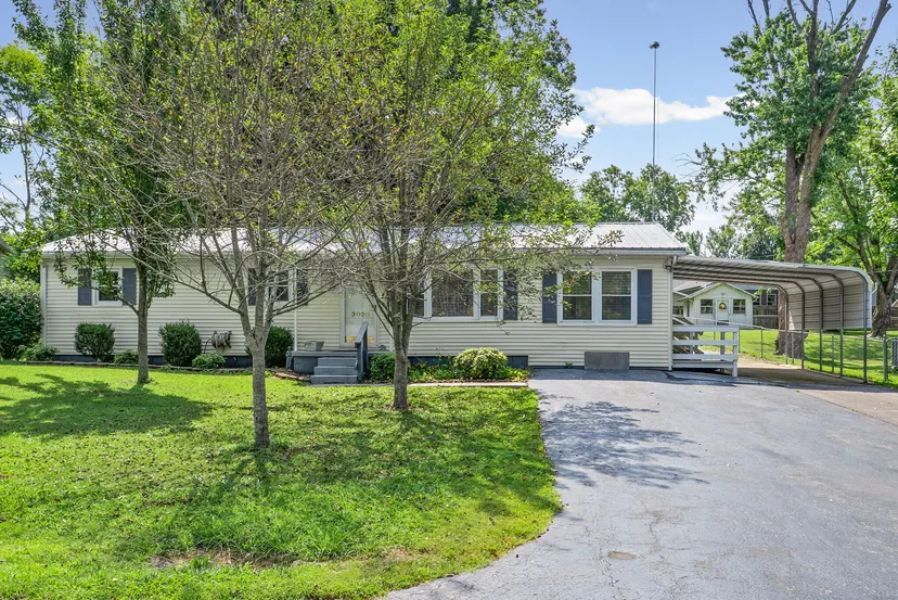3020 Elinor Drive, Hopkinsville, KY 42240 — primary photo