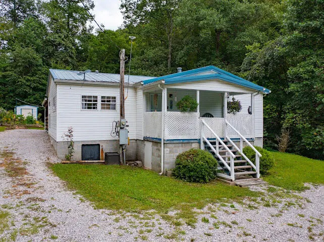831 Beech Bottom Road, Wooton, KY 41776 — primary photo