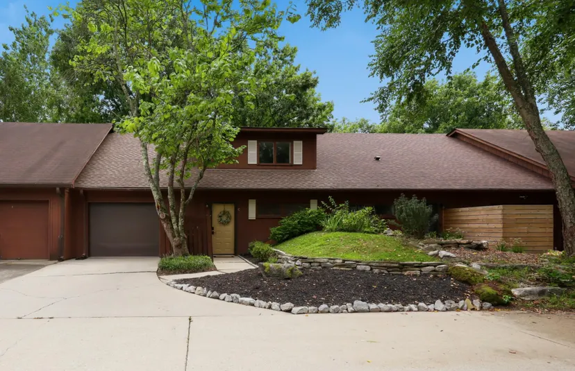 516 Grove Ln Lane C, Lexington, KY 40517 — primary photo