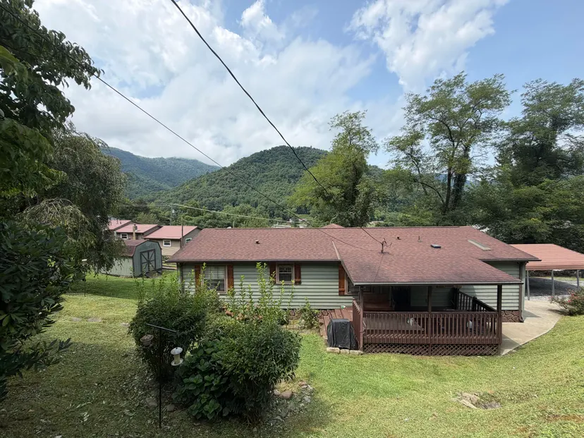 104 Fuson Street, Evarts, KY 40828 — primary photo