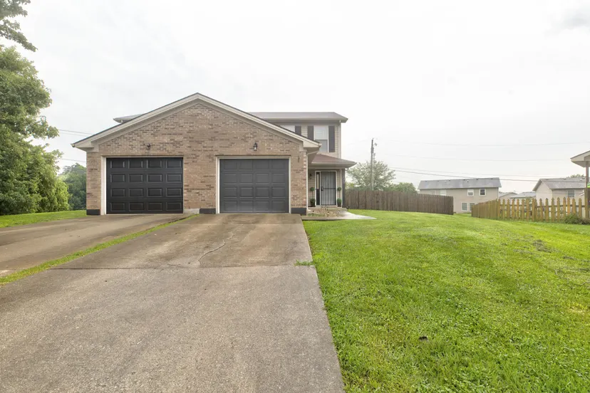 325 Essex Court, Winchester, KY 40391 — primary photo