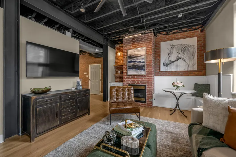 200 W 2nd Street 101, Lexington, KY 40507 — primary photo
