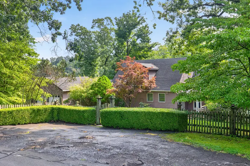 750 Chimney Rock Road, Harrodsburg, KY 40330 — primary photo