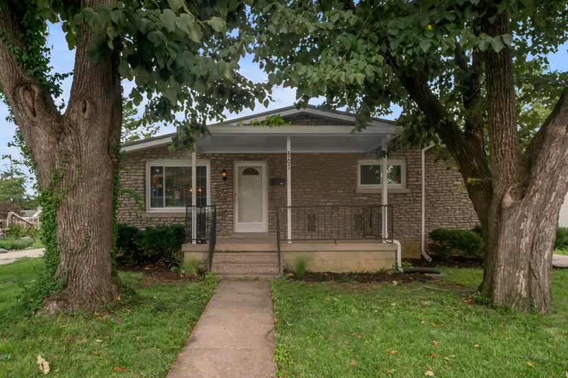 861 Chestnut Drive, Frankfort, KY 40601 — primary photo