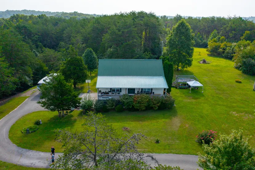 4300 White Oak Road, London, KY 40741 — primary photo