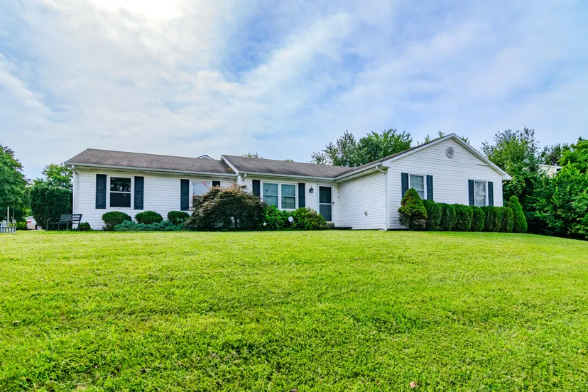 384 Stone Creek Drive, Lexington, KY 40503 — primary photo