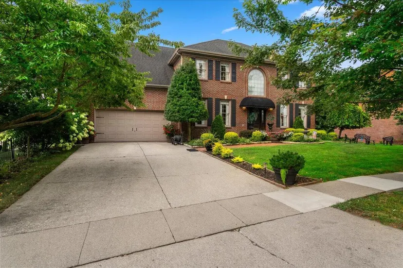 3442 Chestnut Hill Lane, Lexington, KY 40509 — primary photo