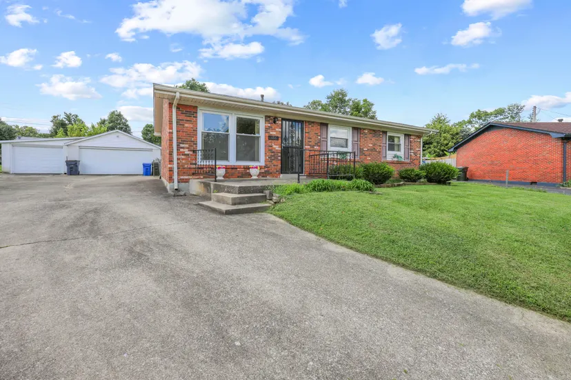 686 Harr Circle, Lexington, KY 40505 — primary photo