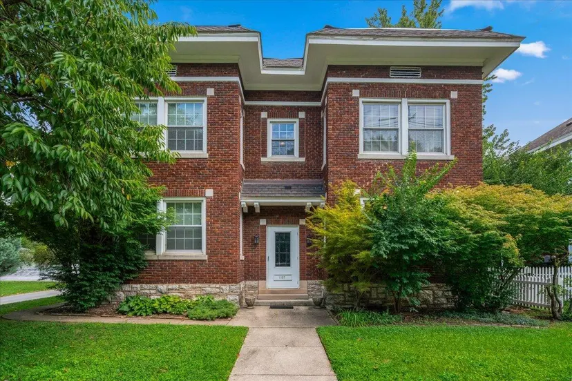 1127 Richmond Road 4, Lexington, KY 40502 — primary photo
