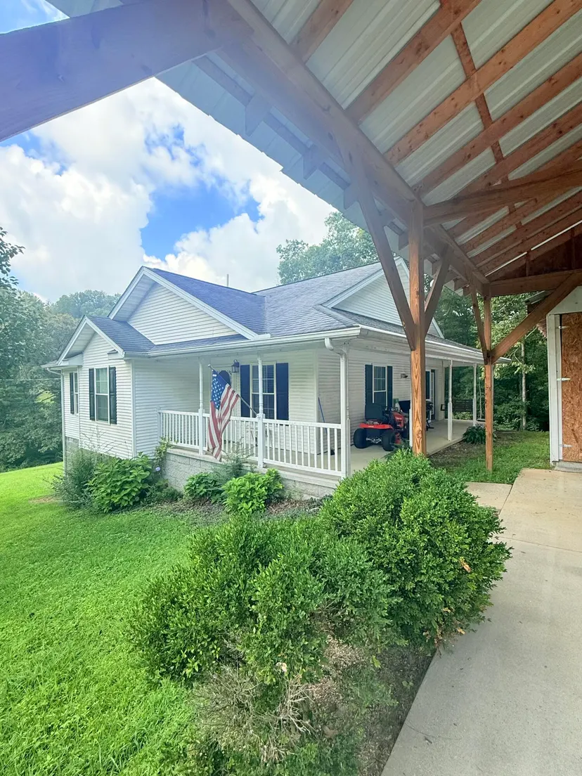 47 Mooretown Hill Road, Beattyville, KY 41311 — primary photo