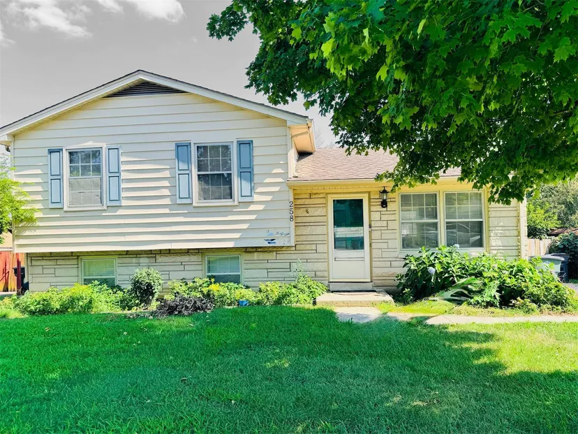 258 S Eagle Creek Drive, Lexington, KY 40515 — primary photo