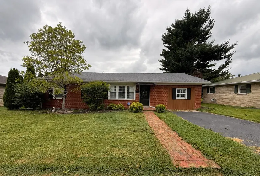597 Meadowbrook Lane, Harrodsburg, KY 40330 — primary photo