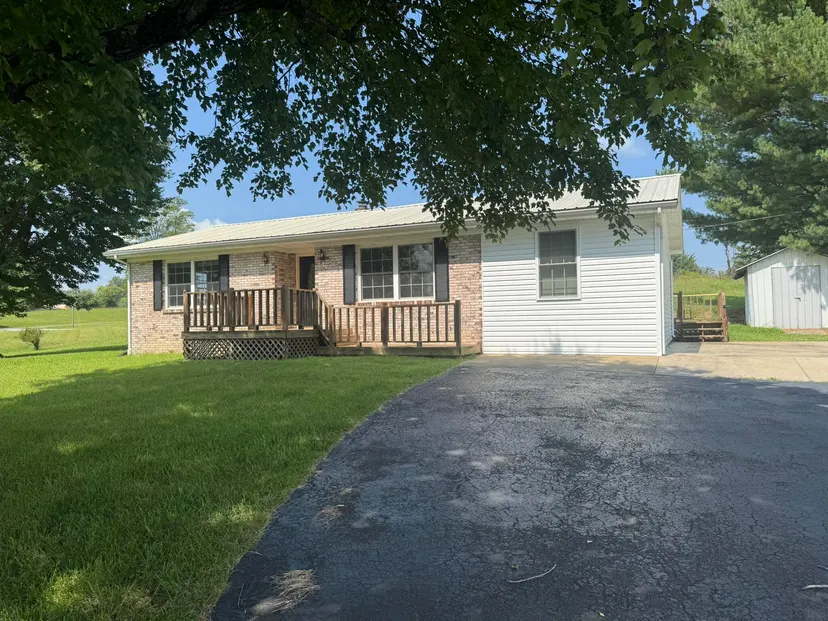 134 Shamrock Street, Russell Springs, KY 42642 — primary photo