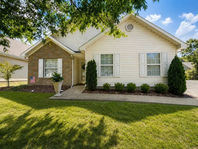 829 Statesman Way, Lexington, KY 40505 — primary photo