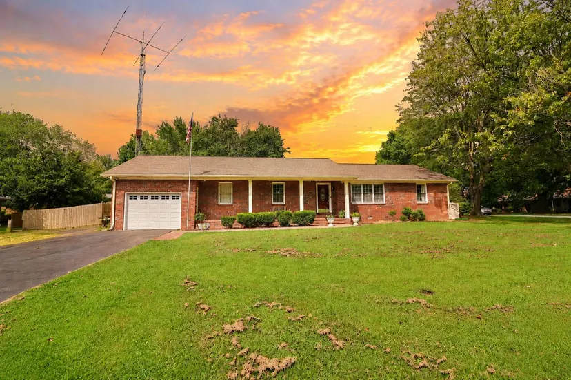 1900 Gatesborough Circle, Murray, KY 42071 — primary photo