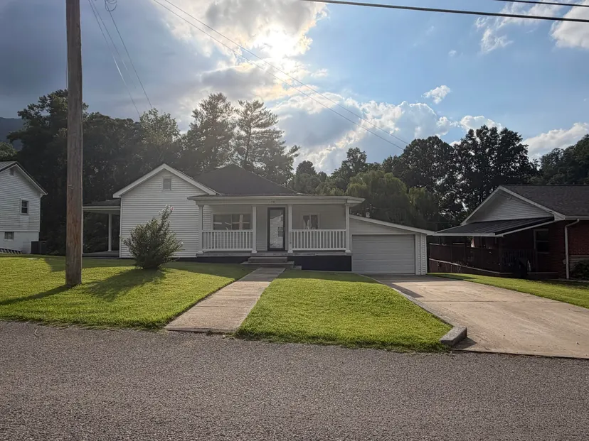 175 Maggard Street, Benham, KY 40807 — primary photo