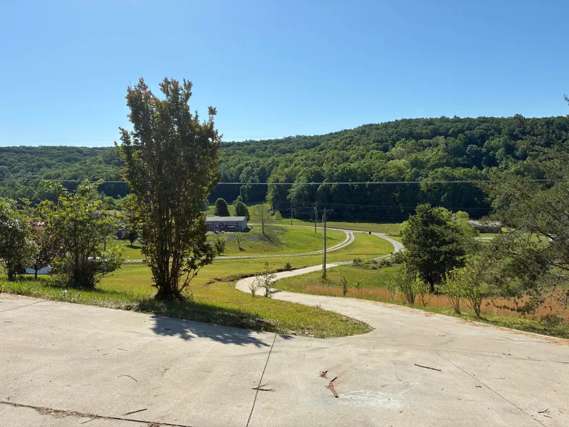 872 S Dogwood Drive, Berea, KY 40403 — primary photo