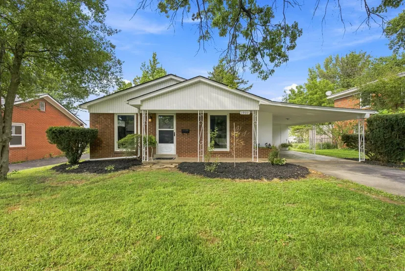1907 Port Royal Court, Lexington, KY 40504 — primary photo