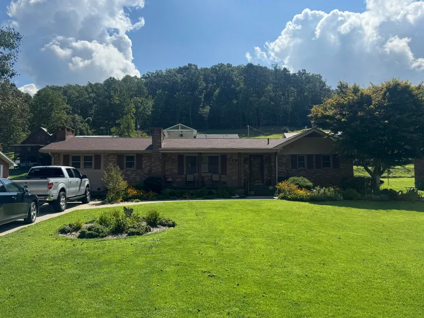748 Lakeside Drive, Jackson, KY 41339 — primary photo