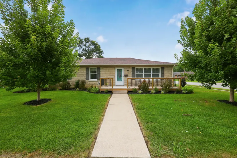 627 Greenbriar Drive, Harrodsburg, KY 40330 — primary photo