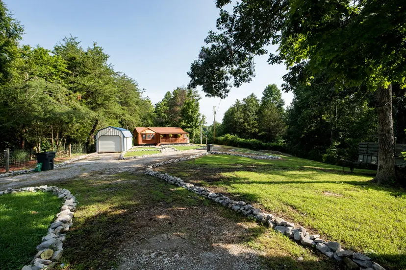 138 Cr-1901, Breeding, KY 42715 — primary photo