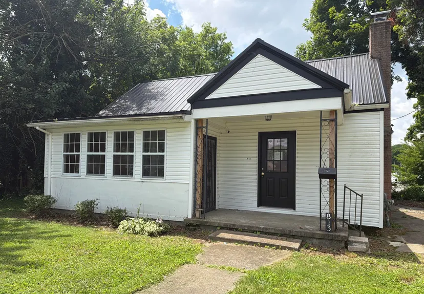 813 Stanley Street, Hopkinsville, KY 42240 — primary photo