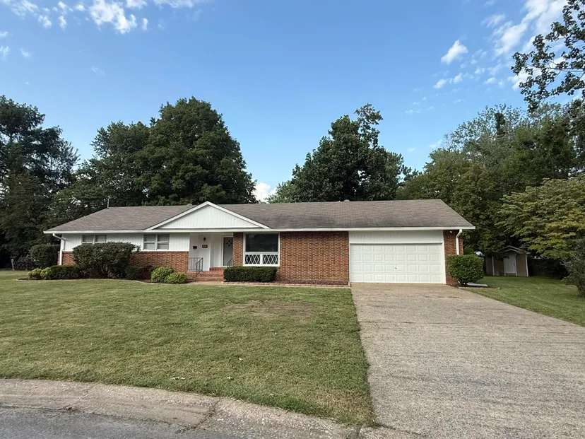 820 Sha-Wa Court, Murray, KY 42071 — primary photo