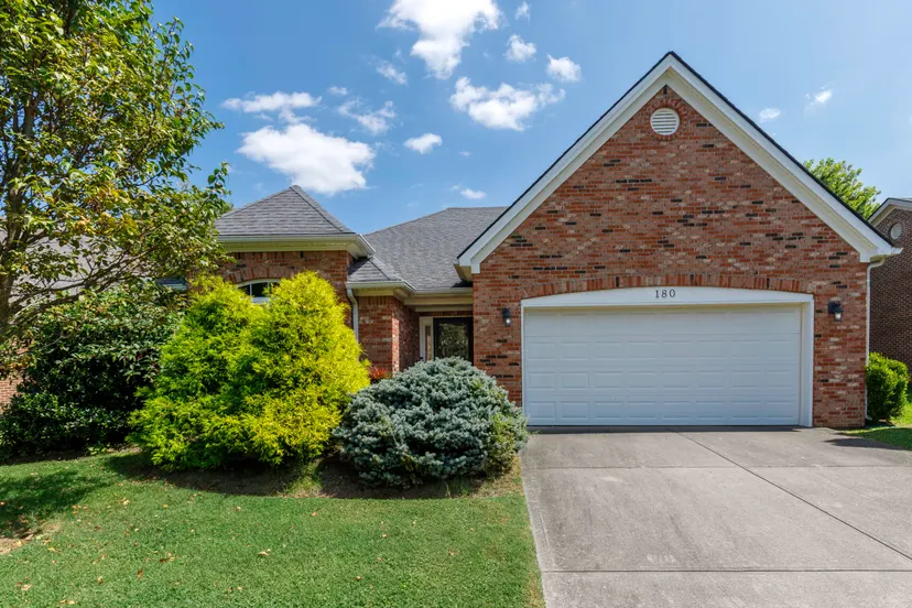 180 Paddock Drive, Versailles, KY 40383 — primary photo