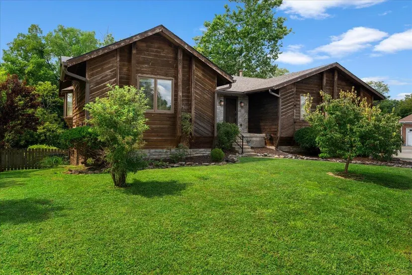 632 Pebble Creek Drive, Lexington, KY 40517 — primary photo