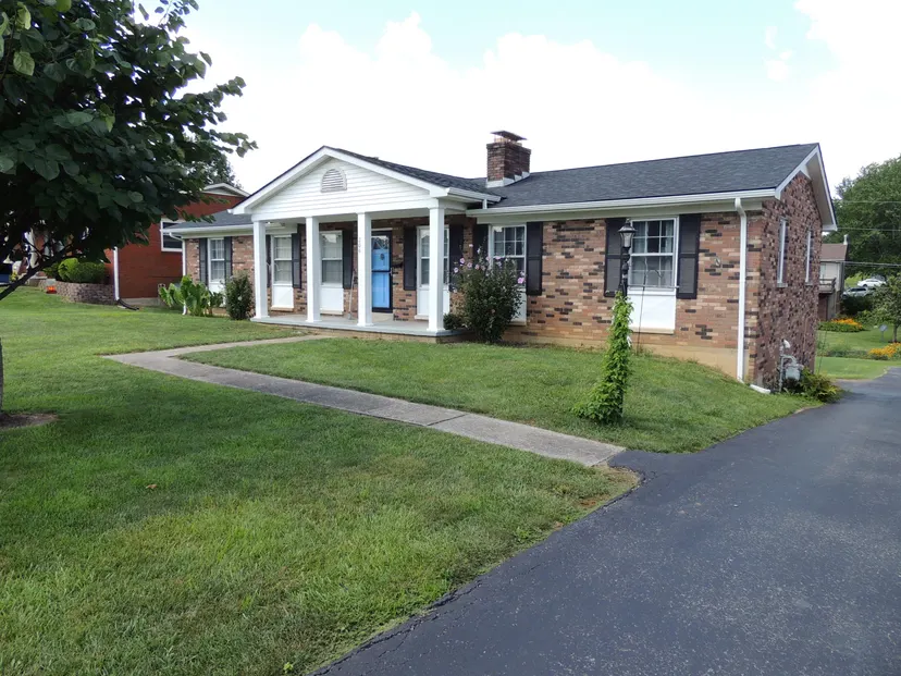 206 Bellwood Court, Frankfort, KY 40601 — primary photo