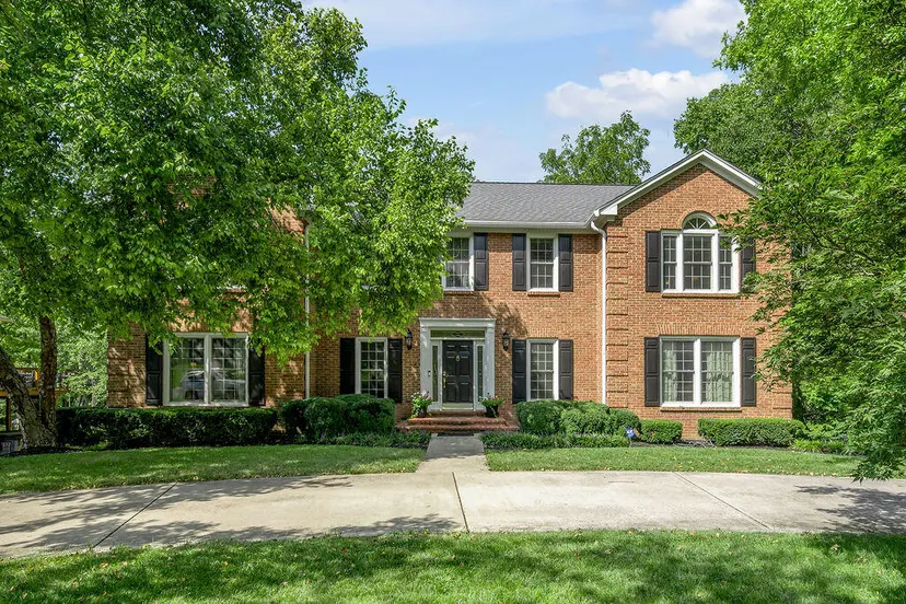 2385 The Woods Lane, Lexington, KY 40502 — primary photo