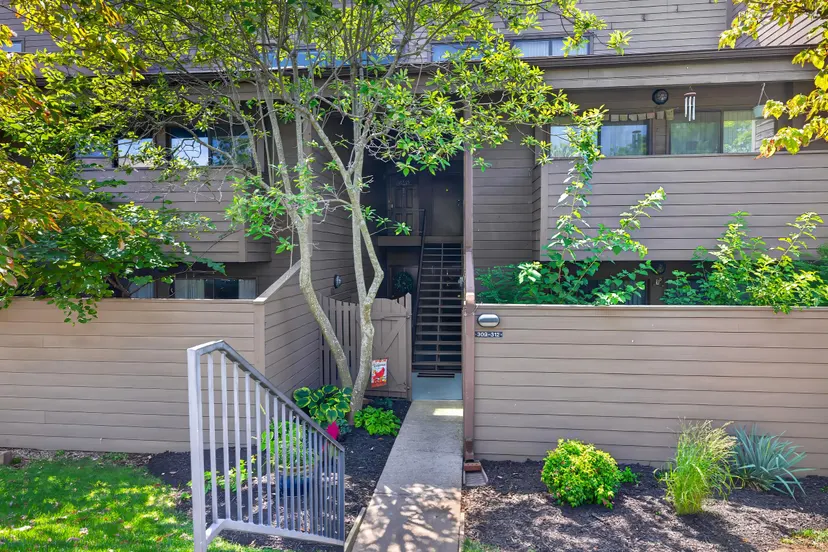 750 Shaker Drive 311, Lexington, KY 40504 — primary photo
